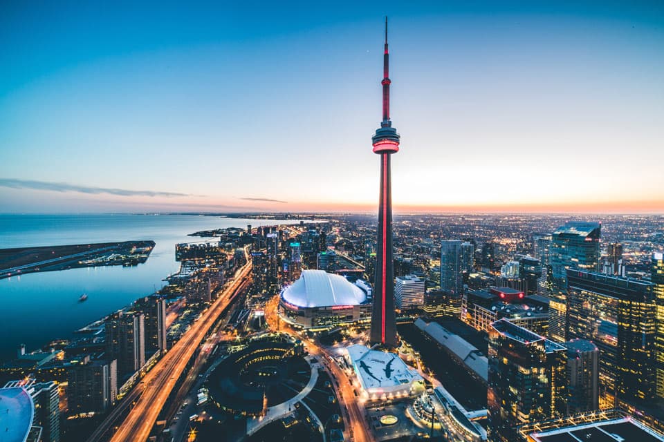 Toronto é uma das cidades mais escolhidas por quem deseja morar no Canadá.