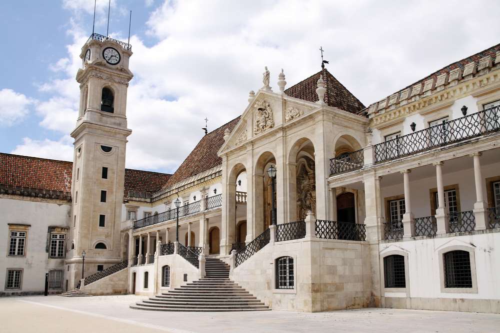 A centenária Universidade de Coimbra é uma das melhores instituições de ensino superior de Portugal.