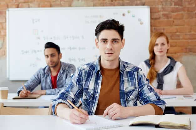 Para pessoas que querem mergulhar na cultura do país e aproveitar para adquirir conhecimentos, o Career College pode ser uma excelente opção.