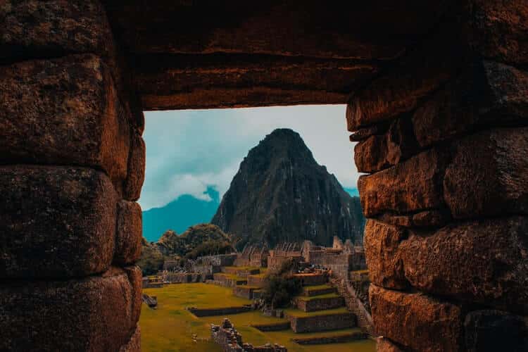 Destinos na América do Sul: Paisagem de rochas em centro histórico localizado em Cusco, no Peru.