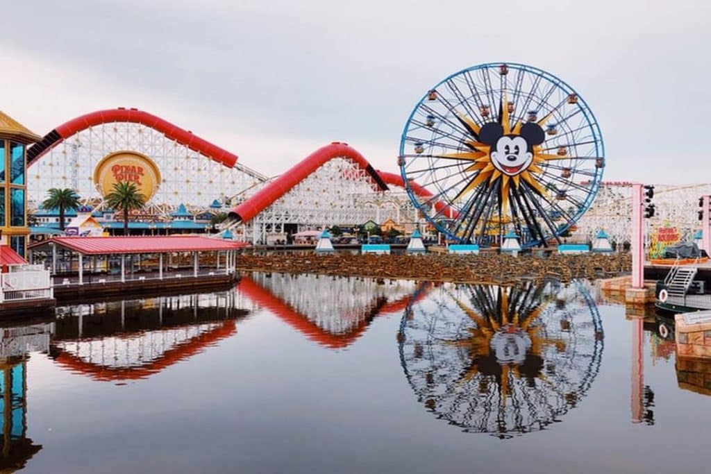 Você sabia que estudantes brasileiros podem trabalhar na Disney durante as férias? Saiba quais são os procedimentos para viver esta experiência incrível! 