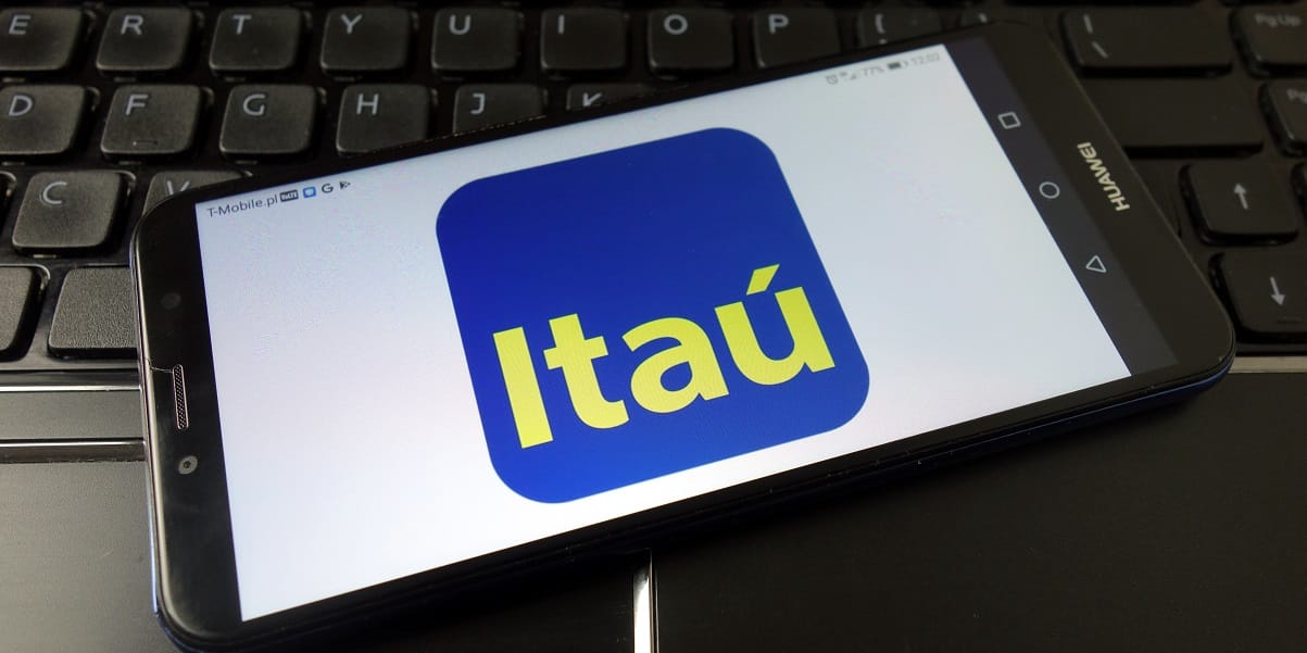 Saiba como enviar dinheiro ao exterior pelo Itaú e veja se compensa