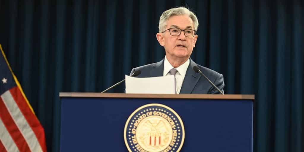 O Federal Reserve anunciou um corte de juros emergencial essa semana, aderindo ao movimento por política monetária expansionista no mundo. Na foto, o presidente do Fed, Jerome Powell (Crédito: Federal Reserve)