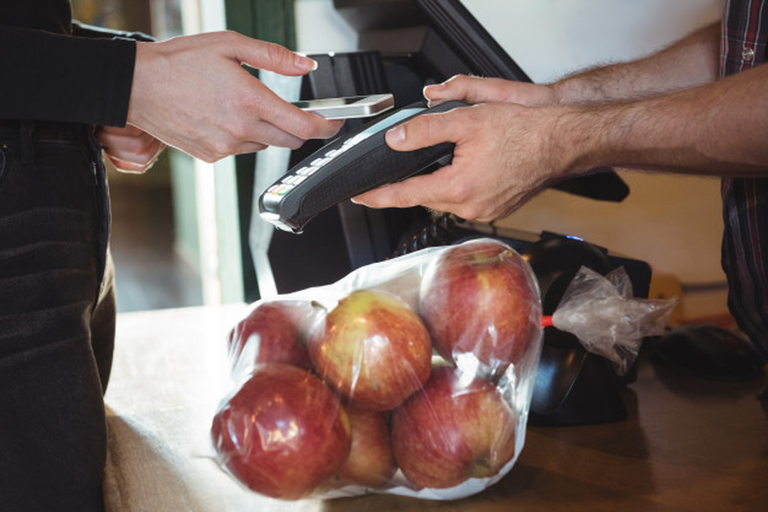 O uso de dinheiro em moeda tem se tornado cada vez mais incomum. Na esteira das mudanças, surgem serviços como o Apple Wallet. Saiba como funciona!