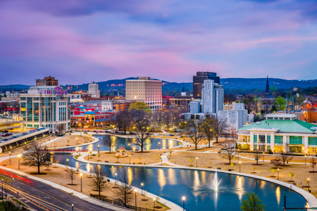 Imagem mostra parte da cidade de Huntsville, em Arkansas