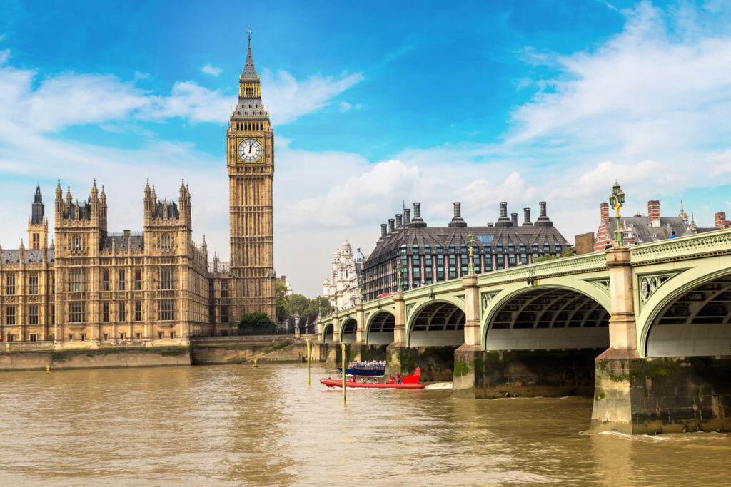 Imagem mostra o Big Ben, um dos pontos de turismo na Inglaterra