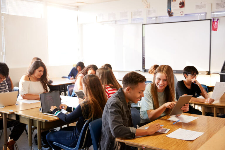 Alunos do ensino médio fazendo high school