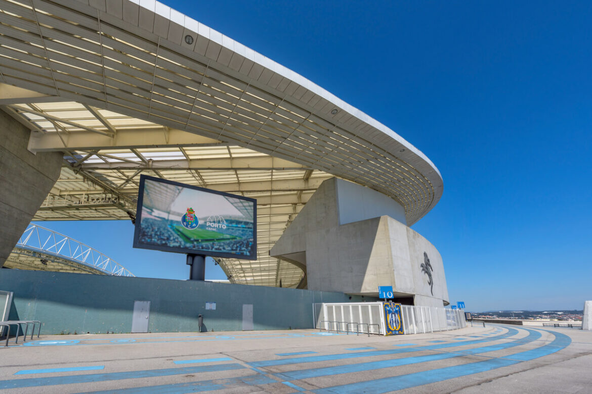 Imagem externa do estádio do Dragão, na cidade do Porto