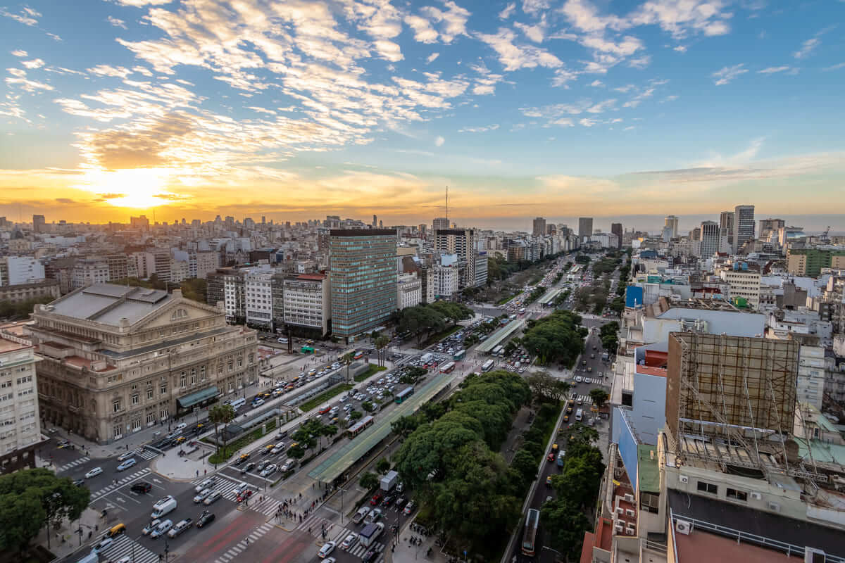 Vista aérea de Bueno Aires, ilustrando como comprar casa na Argentina