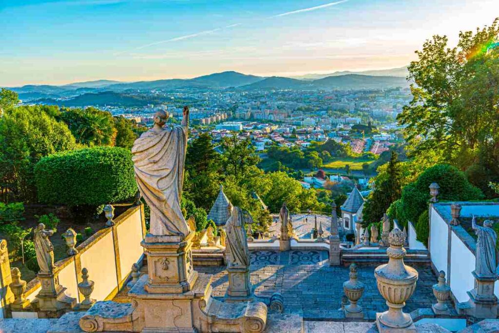 Visão panorâmica da Igreja de Bom Jesus do Monte, Braga, Portugal